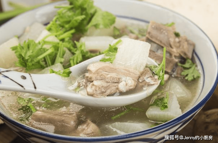 怎么炖羊肉汤好吃鲜嫩 c7d82feeb67e4fdc9b1d9409b10352be.png