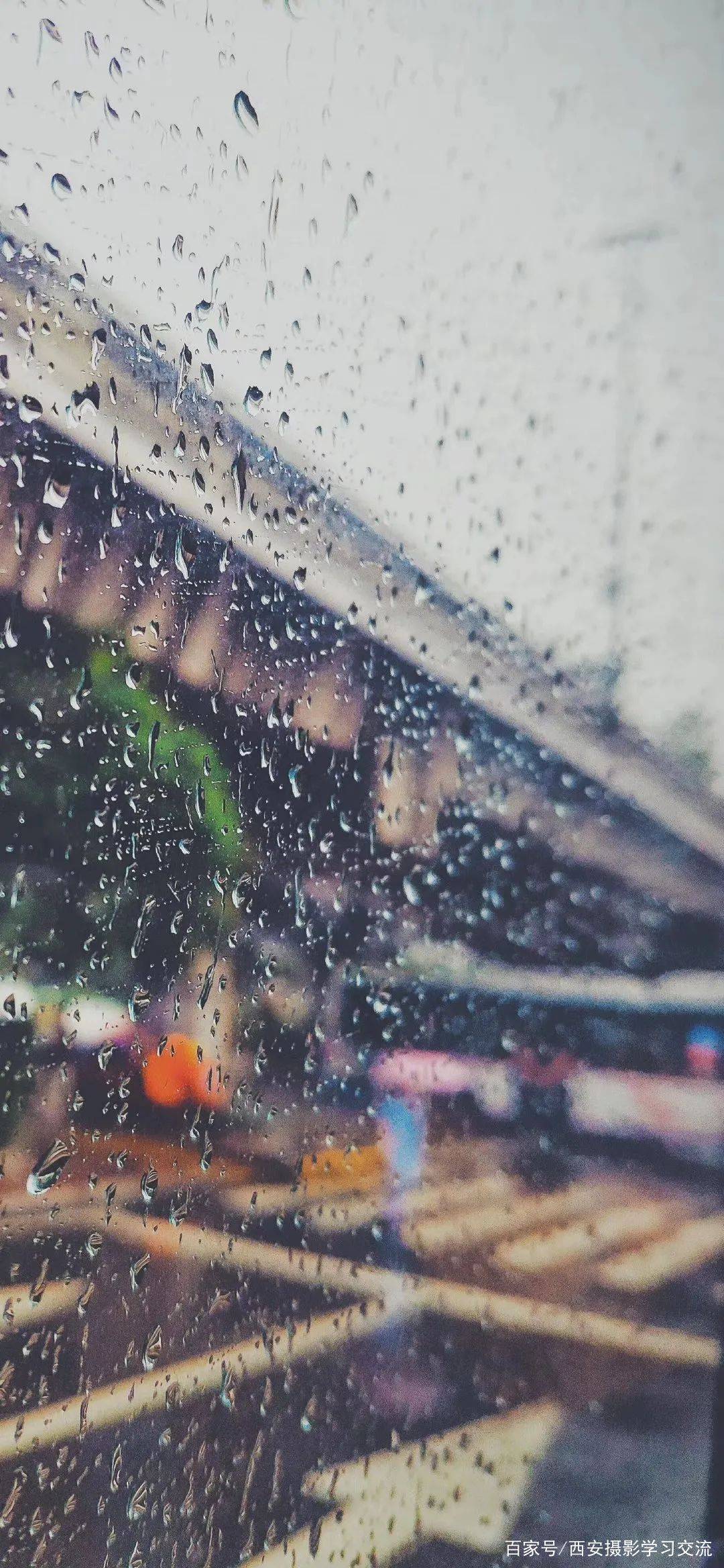 进行下雨天如何拍出雨滴、雨丝的效果?拍摄器材的选择