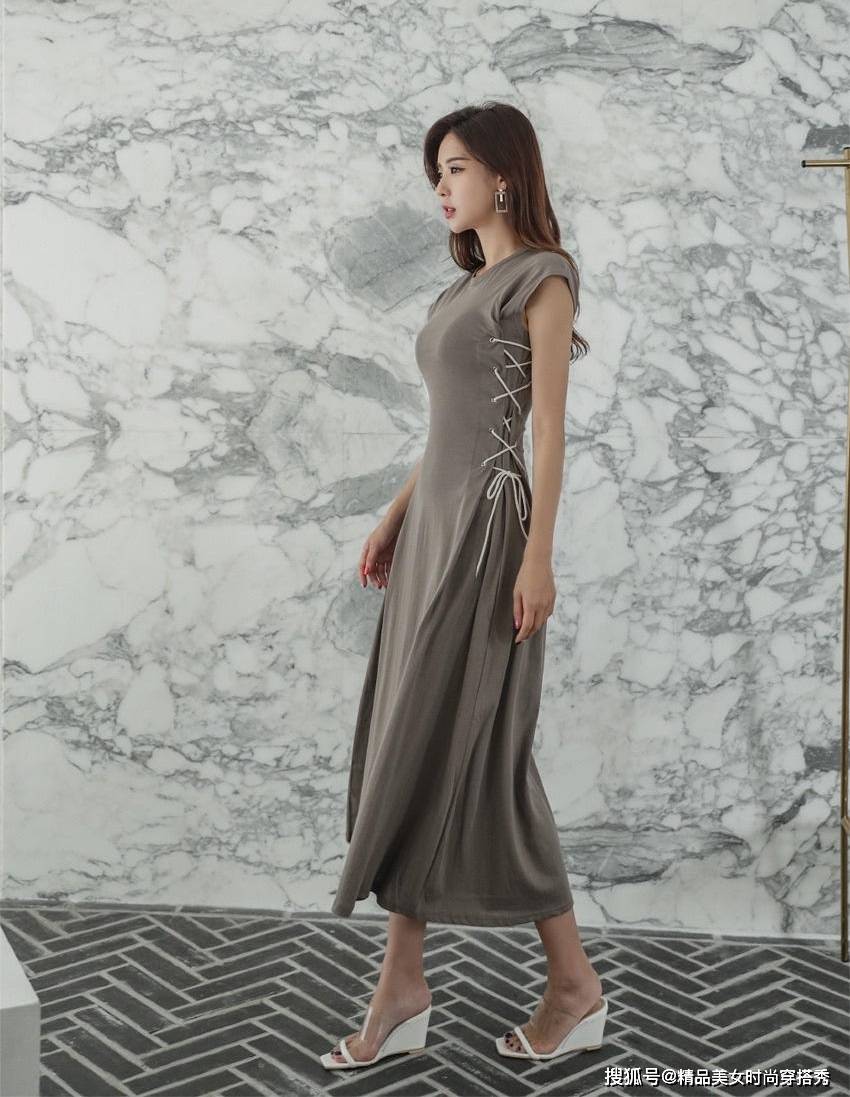 设计 简洁舒适的咖啡色连衣裙也能展现女性独特的魅力