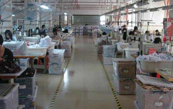 品牌 不卖衣服只卖吊牌？忽悠国人12年，现市值蒸发430亿