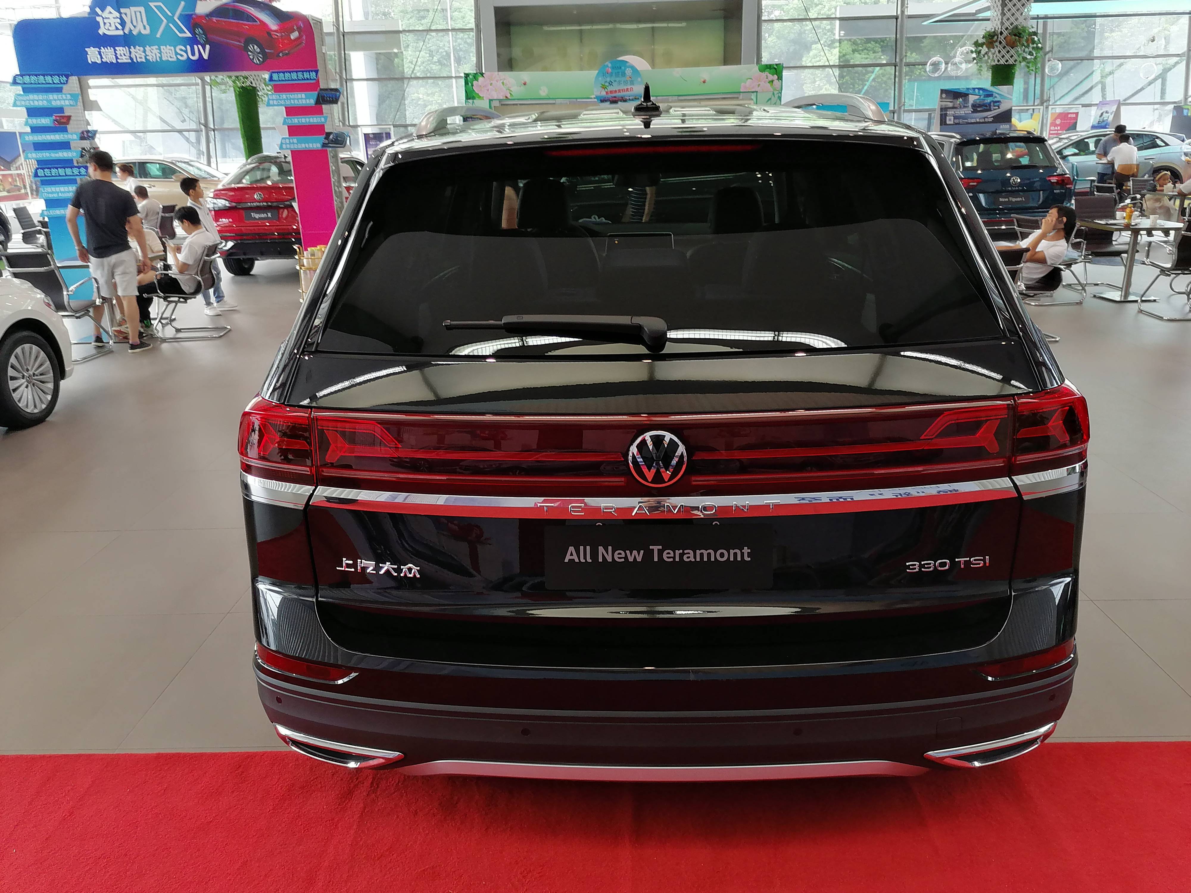 实拍"丐版"大众途昂:大7座设计,外观"大块头",价格又降了