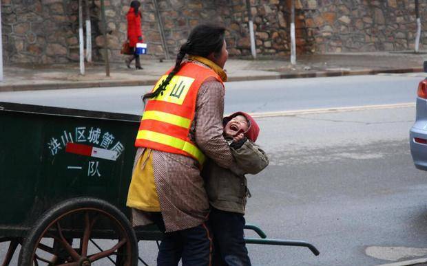 现实|孩子已上幼儿园，宝妈不出去工作被歧视，过来人：现实不允许