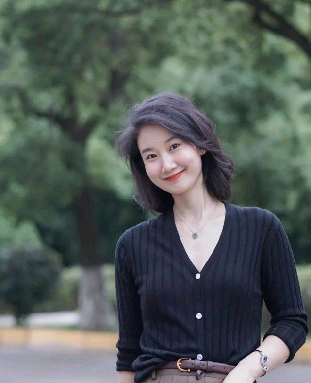 整体 谁说穿黑色服装不好看了？只要会搭配，驾驭起来毫不费力