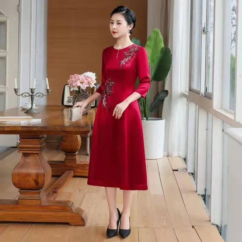 主角光环 妈妈宴会旗袍装，主角光环，端庄大气彰显她们典雅风韵与知性魅力