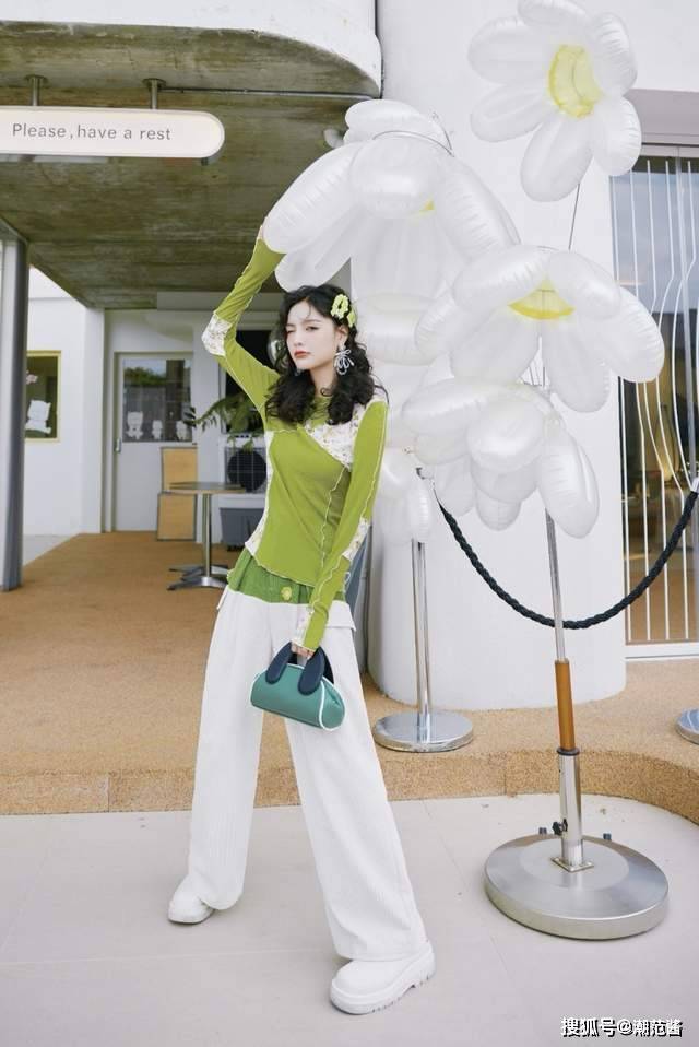 设计 初秋复古随性搭配,小裙子的全新搭配,绽放你的独特魅力