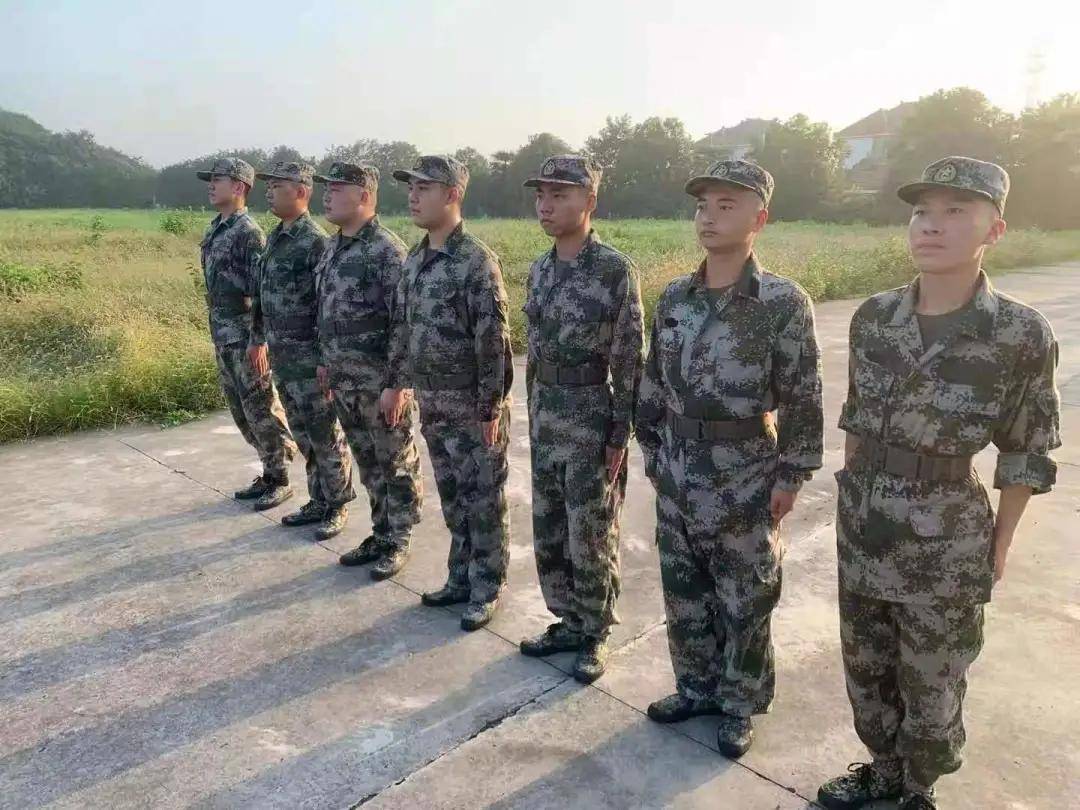 老兵退伍寄语送给新兵（老兵退伍给连队寄语）