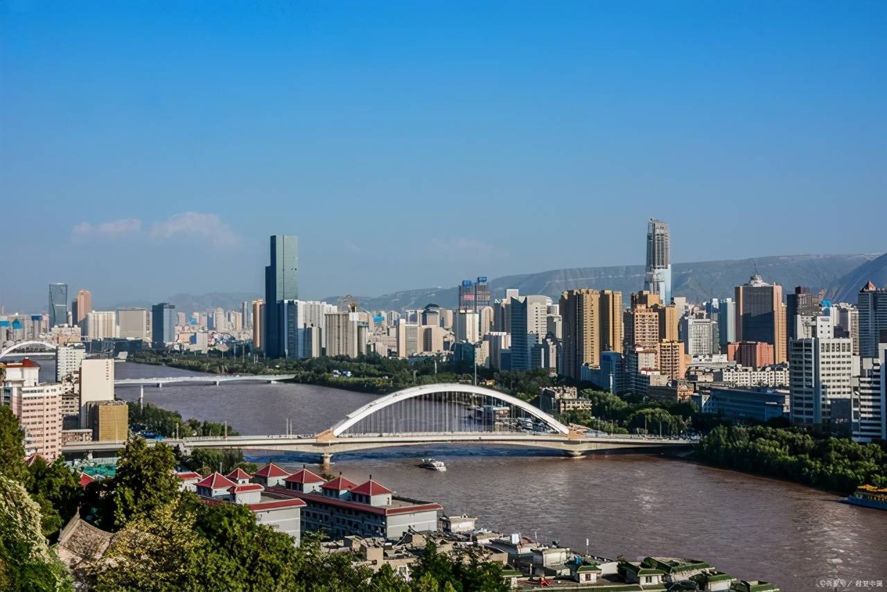 都说西宁环境好,为何很多人更愿意选择兰州,兰州到底强在哪里?