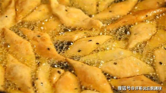 温度|1个西红柿2个鸡蛋,教你做家常小零食,出锅香甜酥脆,太解馋了