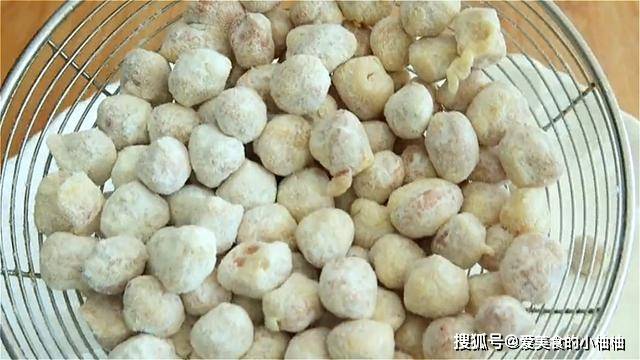 做法|花生米加2个鸡蛋,没想到这么好吃,外酥里脆,当零食下酒都可以