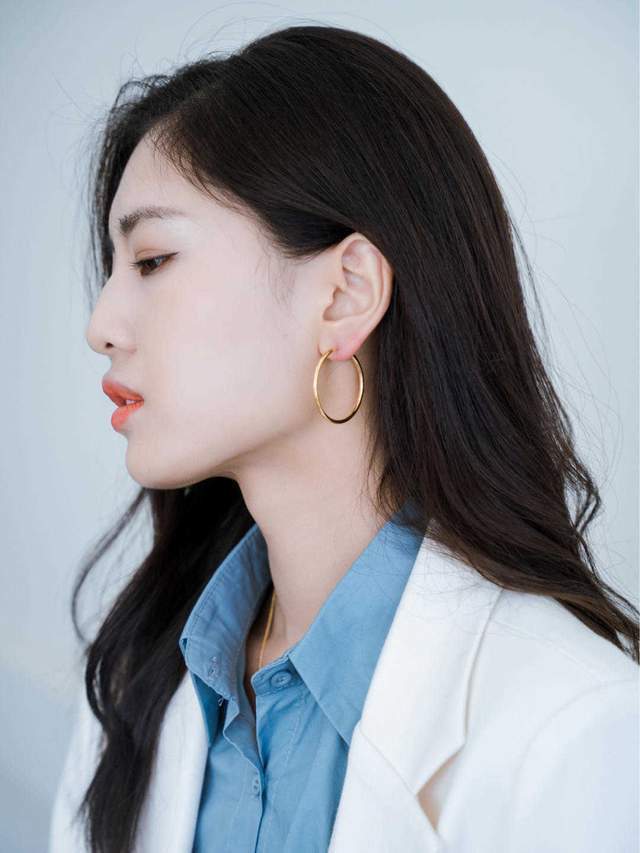 女生 几款适合普通人的西服外套，搭配蓝色衬衫随性有气质，谁穿谁好看