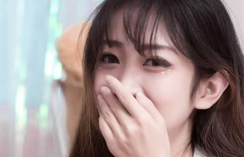 因为|女生嘴巴总是“臭烘烘”？多半因为爱吃4种“零食”，难怪没人追