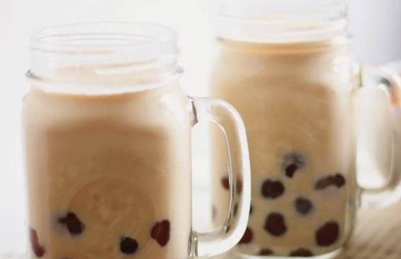 速食|6岁女童来月经,父母还一无所知,看到医生递过来的名单才懂了