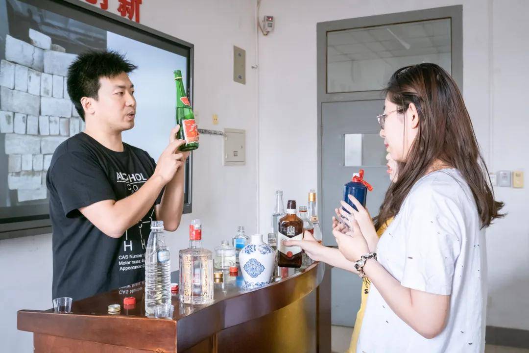 课堂|课堂上品酒？西北大学超火爆的《酒文化与名酒品鉴》课，你心动了吗？