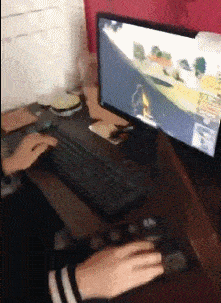 搞笑GIF：讓你們感受一下 單身30年的大師級手速 搞笑整蠱 第40张