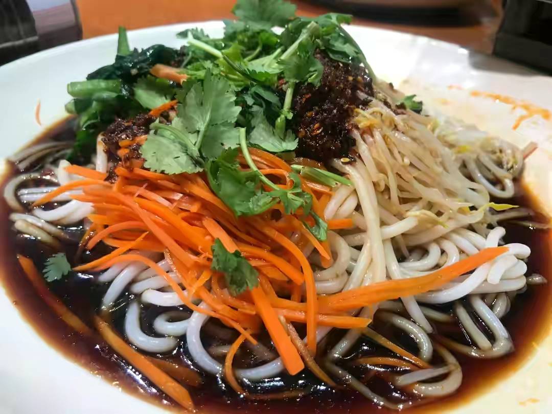 老滇凉米线,老昆明民间特色美食,云南人宴席之中必备的第一主食与凉菜