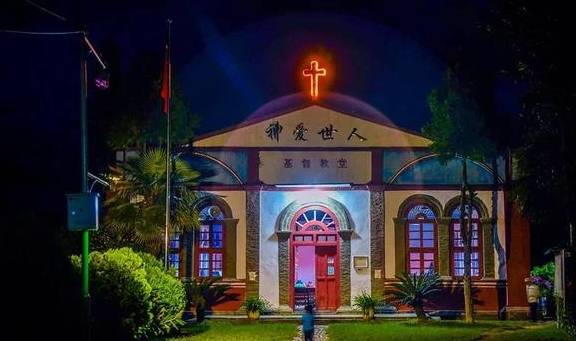 云南怒江老姆登基督教堂：一张张纯净的脸庞，心怀信仰