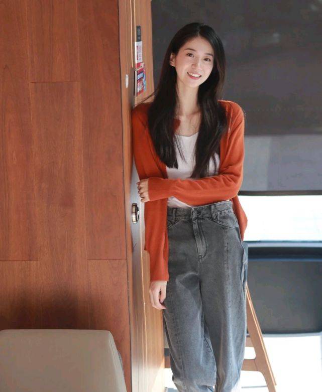 卫衣 想要美出圈，就要学会穿衣搭配，邂逅一场秋末浪漫