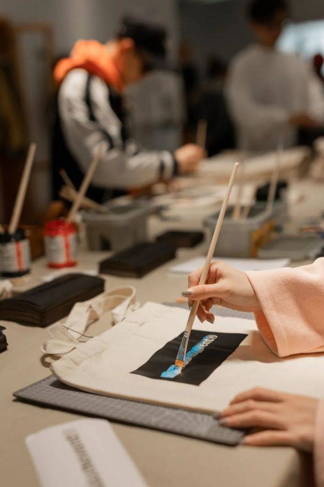 实验性 天猫开抢!Dickies新联名火爆首发现场,全渠道发售计划启动!