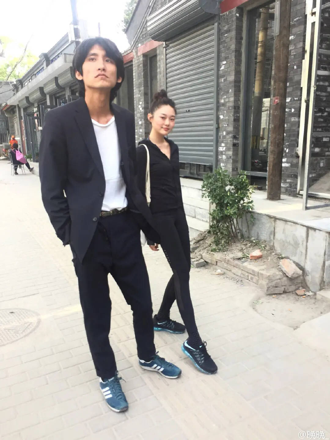 因代言又被群嘲?回顾林瀚和晚晚的翻车史,房和车都不是自己的?_李晓华