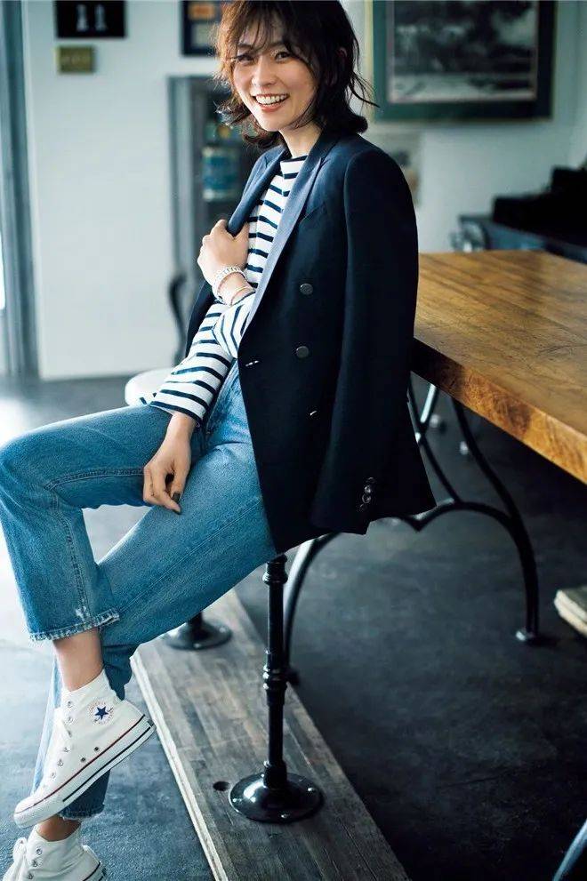 设计 秋天外套里面穿什么?这4种经典内搭让你一直美下去！