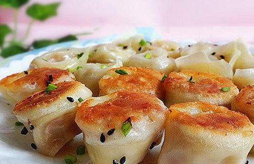 成小|馄饨别煮着吃,教你做成小生煎,好看又好吃,孩子每次一盘不够!