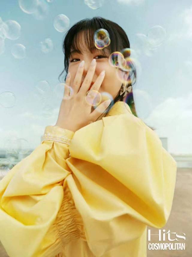 亮度高 杨倩首张时尚大片曝光！穿黄裙美成韩剧女主，代言小米就是不一样