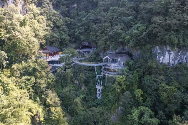 溶洞|贵州山川多神奇，铜仁的九龙洞，是在山腰中的巨大卡斯特溶洞