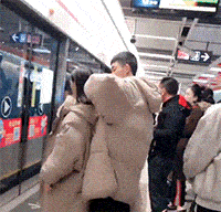 搞笑GIF：強行秀恩愛，後果很嚴重！ 搞笑整蠱 第9张