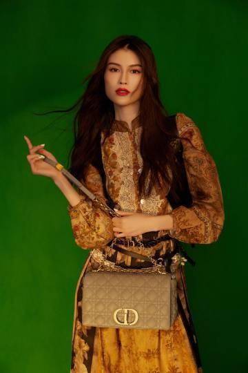 成功 何穗的“民族风造型”太成功,没有超模气场HOLD不住,轻易别学