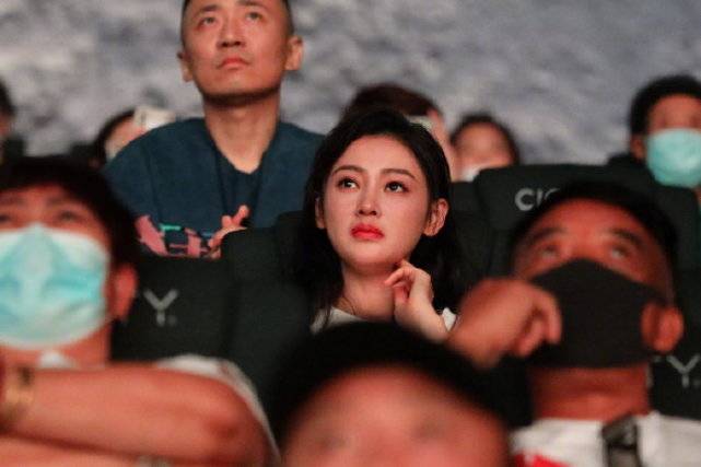 吴京|黄轩吴磊等现身“我和我的父辈”点映，导演沈腾发文回应P图质疑