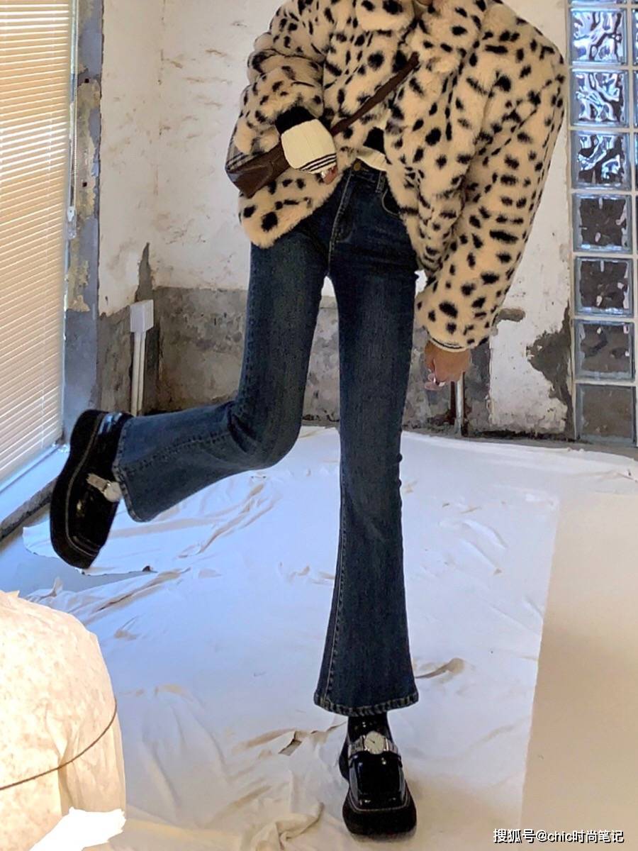 曲线 阔腿裤都烂大街了，穿穿马蹄裤吧，让你的长腿没有尽头