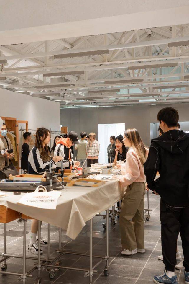 实验性 天猫开抢!Dickies新联名火爆首发现场,全渠道发售计划启动!