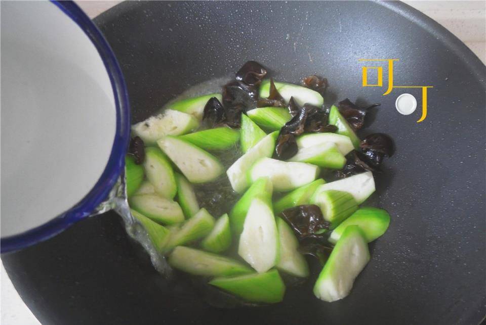 丝瓜配什么菜好吃 c2cd3ac1cc39433fac12cb1610a6b31f.jpeg