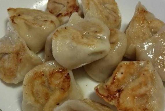 成小|馄饨别煮着吃,教你做成小生煎,好看又好吃,孩子每次一盘不够!