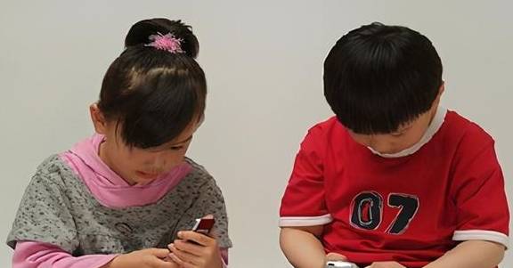 注意力|孩子玩手机和不玩手机有很大差别，幼儿园就能体现，不用等以后