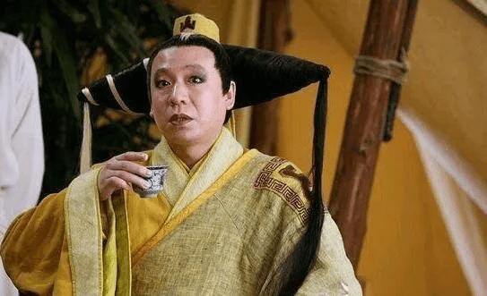 发型这是得罪造型师了吧，颜值再高，也经不起这么糟蹋？