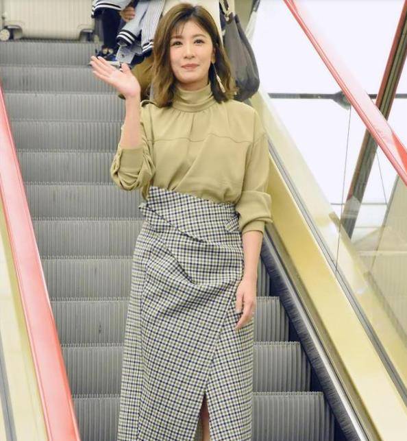 设计 江疏影和杨紫罕见撞衫,两人不仅身高差不多,连颜色审美也一个样