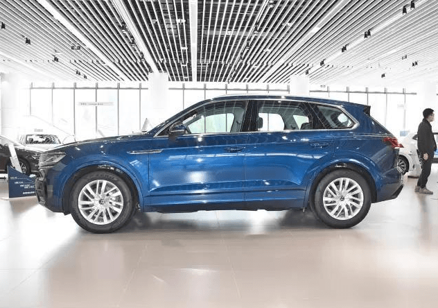 进店实拍2021款大众途锐新车进口身份配全时四驱空气悬架