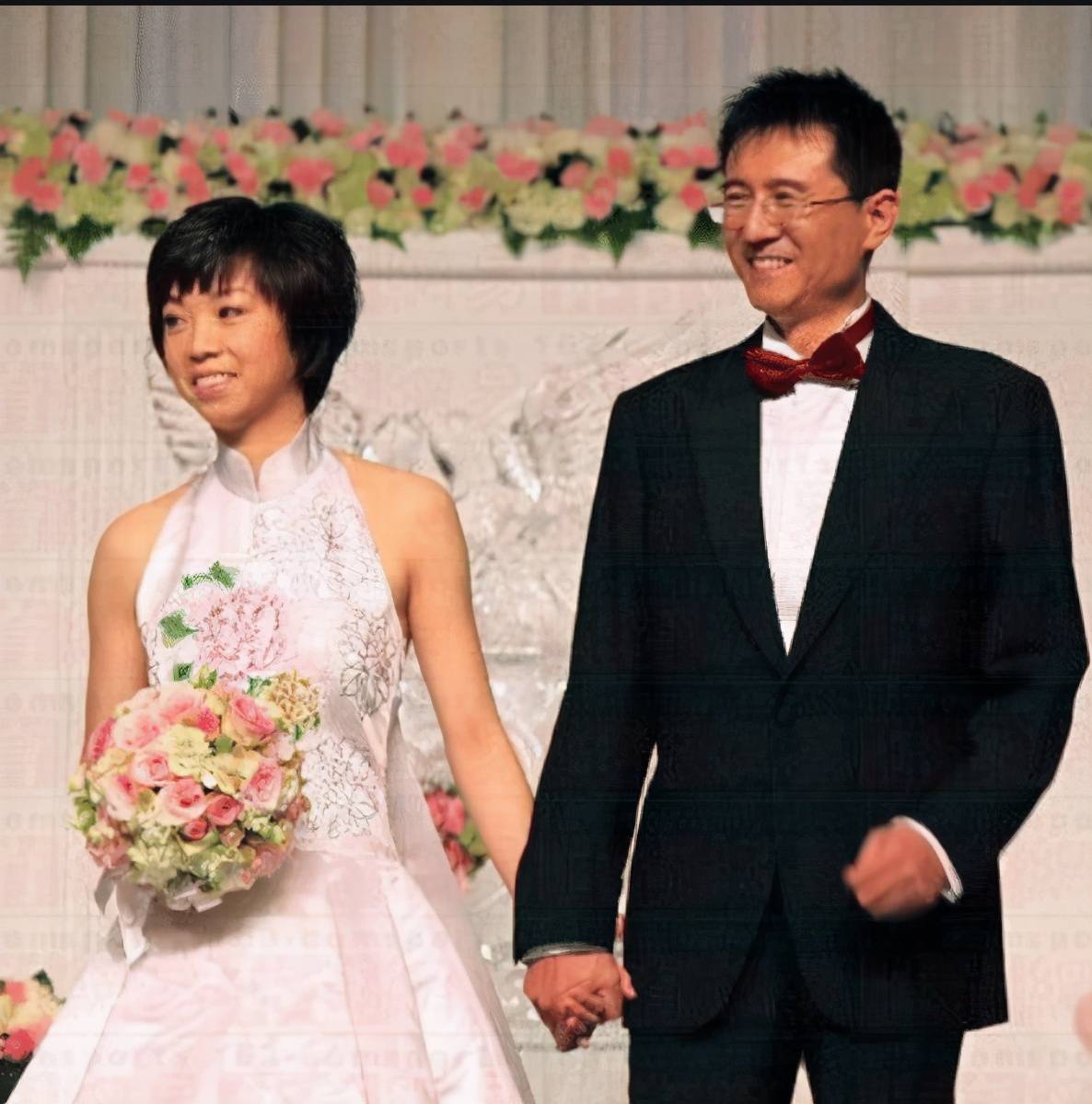 他与袁立同居12年分手,闪婚娶了小20岁娇妻,今59岁成这样_徐威