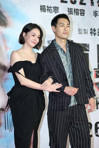 杨贵妃 张榕容的气质不一般,穿单肩的裙子看着有肉感,不愧是“杨贵妃”