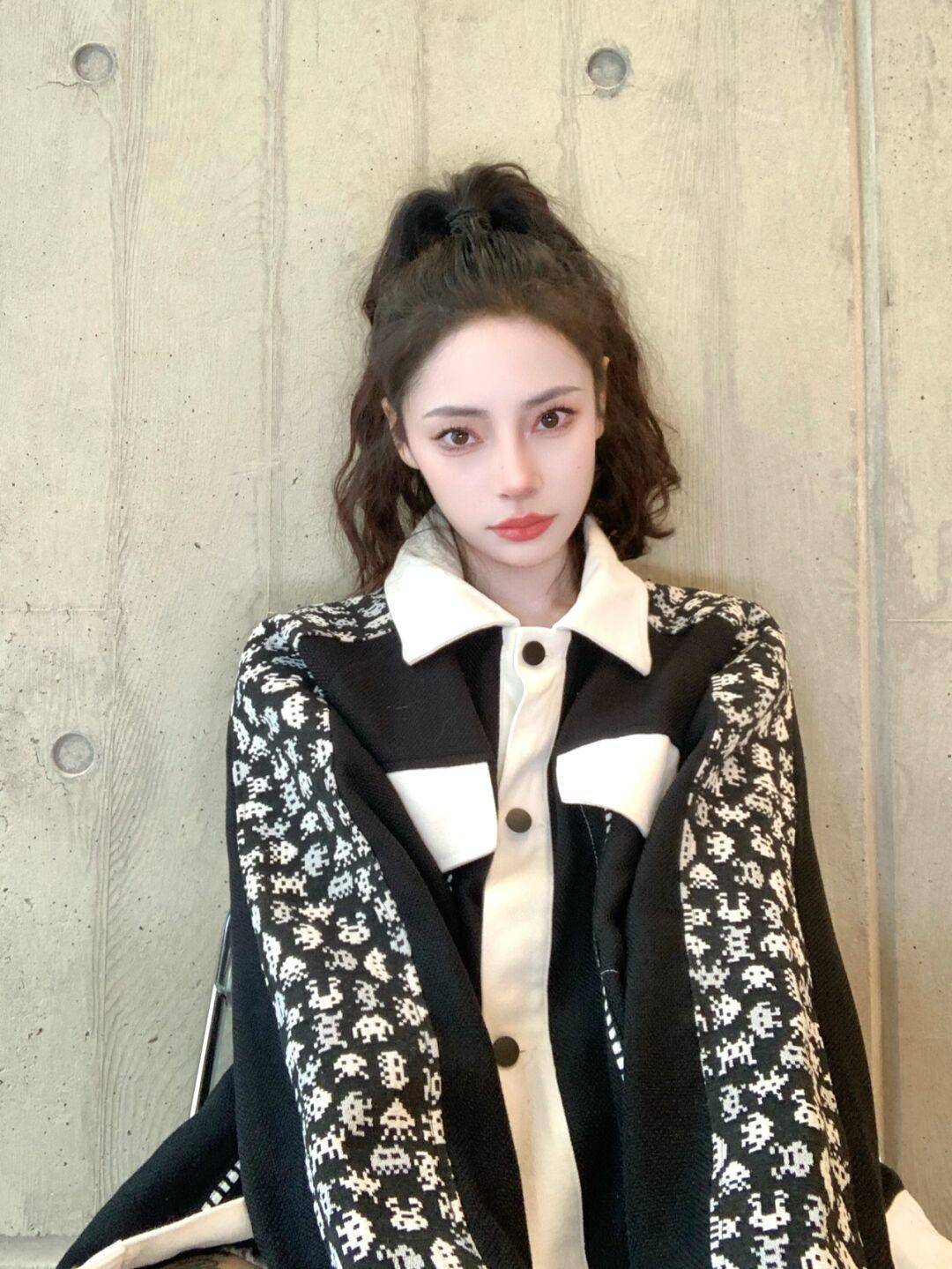 时尚 谁说黑白灰只能单调?掌握这几个搭配思路,基础色也能穿出高级感