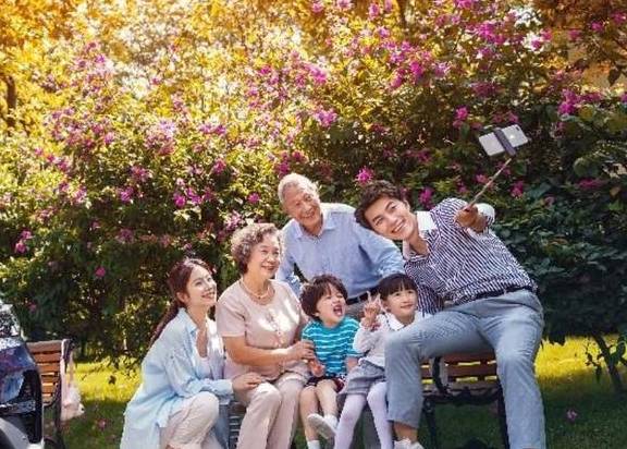 社交能力|幼儿园老师透露：第一天上幼儿园不哭的娃，多半是出自这4种家庭