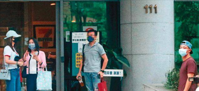 活动 霍建华陪林心如参加活动!耐心等待成小跟班,穿紧身裤彻底油腻了