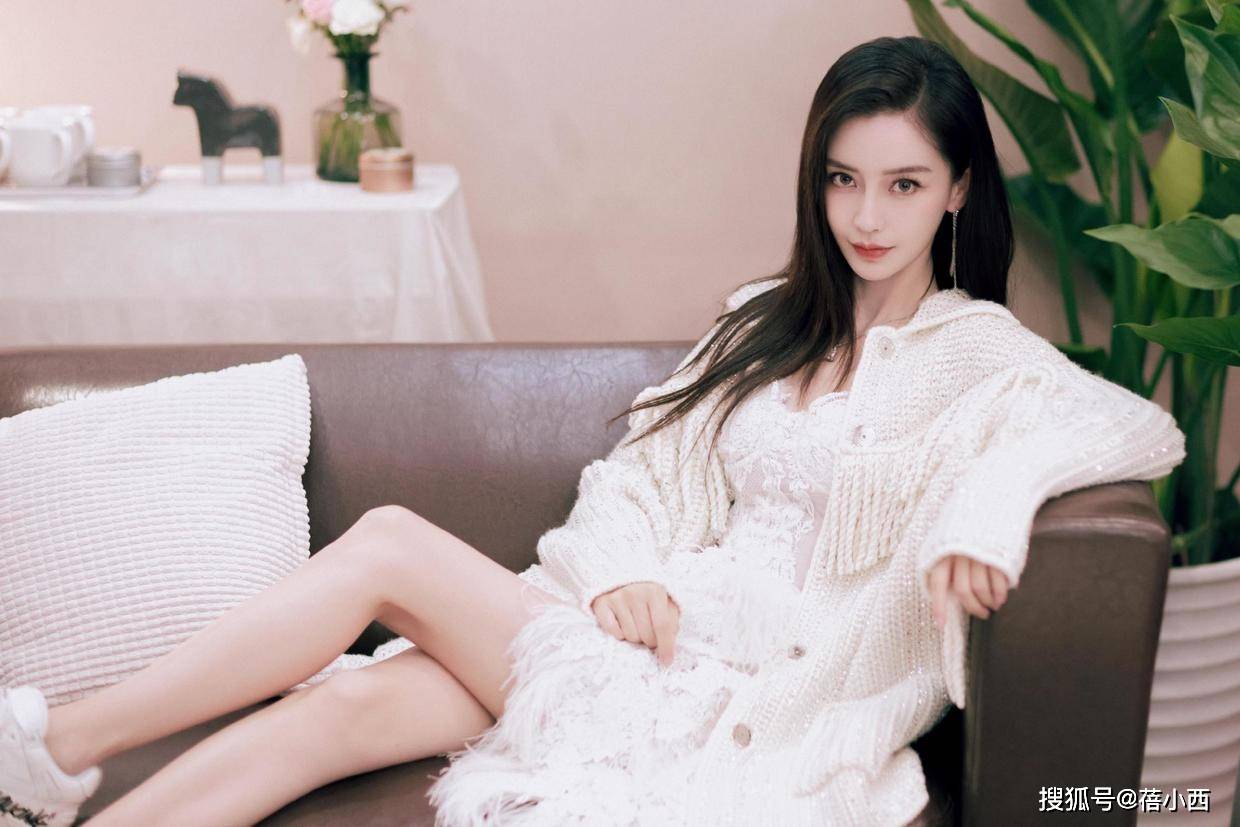 时尚 Angelababy不愧是顶流，穿正红色爱心礼服裙亮相红毯，美出新高度