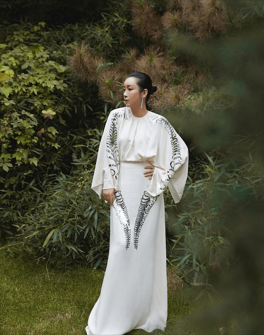 身材 秦海璐的优雅都是长裙给的，私服礼服都高级，娇嫩是宠出来的