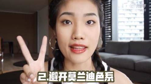 佟丽娅 黑黄皮就不能随心所欲穿衣？参考佟丽娅的选色技巧，让你白好几倍