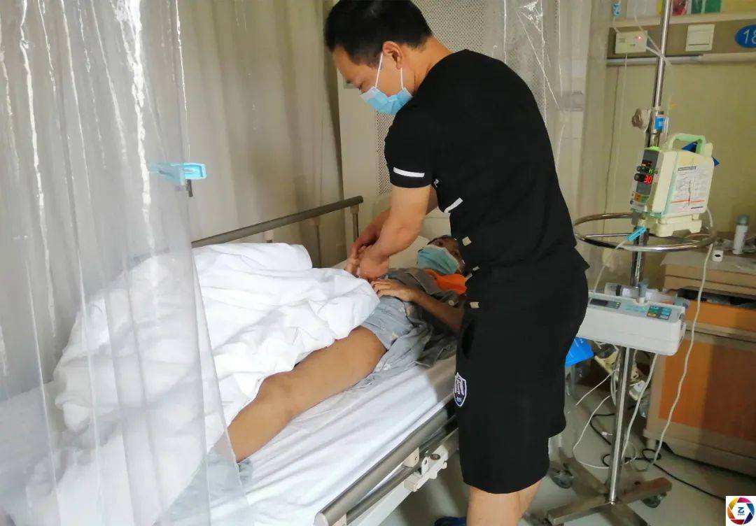 男孩军训昏迷倒地从此告别校园爷爷每天看着墙上26张奖状流泪