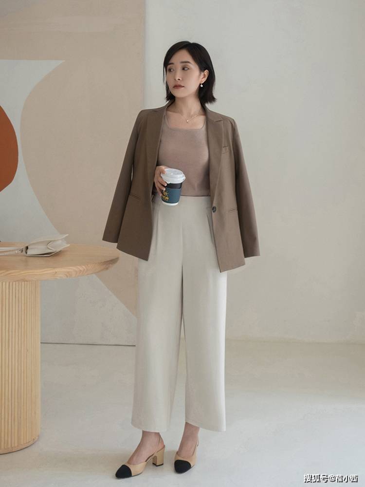 整体 “西装外套”的高阶穿法来了,一衣多穿时髦又气质,适合秋天穿搭