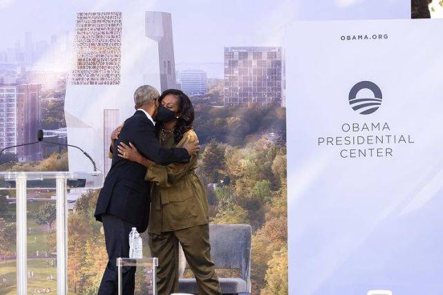 夫人 奥巴马夫妇又秀恩爱！米歇尔睡衣风造型太时髦，梅根就喜欢模仿她
