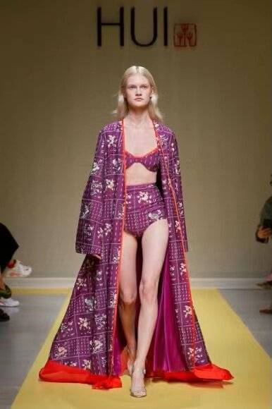 品牌 HUI|米兰时装周“Nü Shu 中国.女书”大秀震撼上演